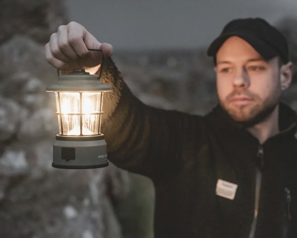Enkel leirlykt med stjerneblomst